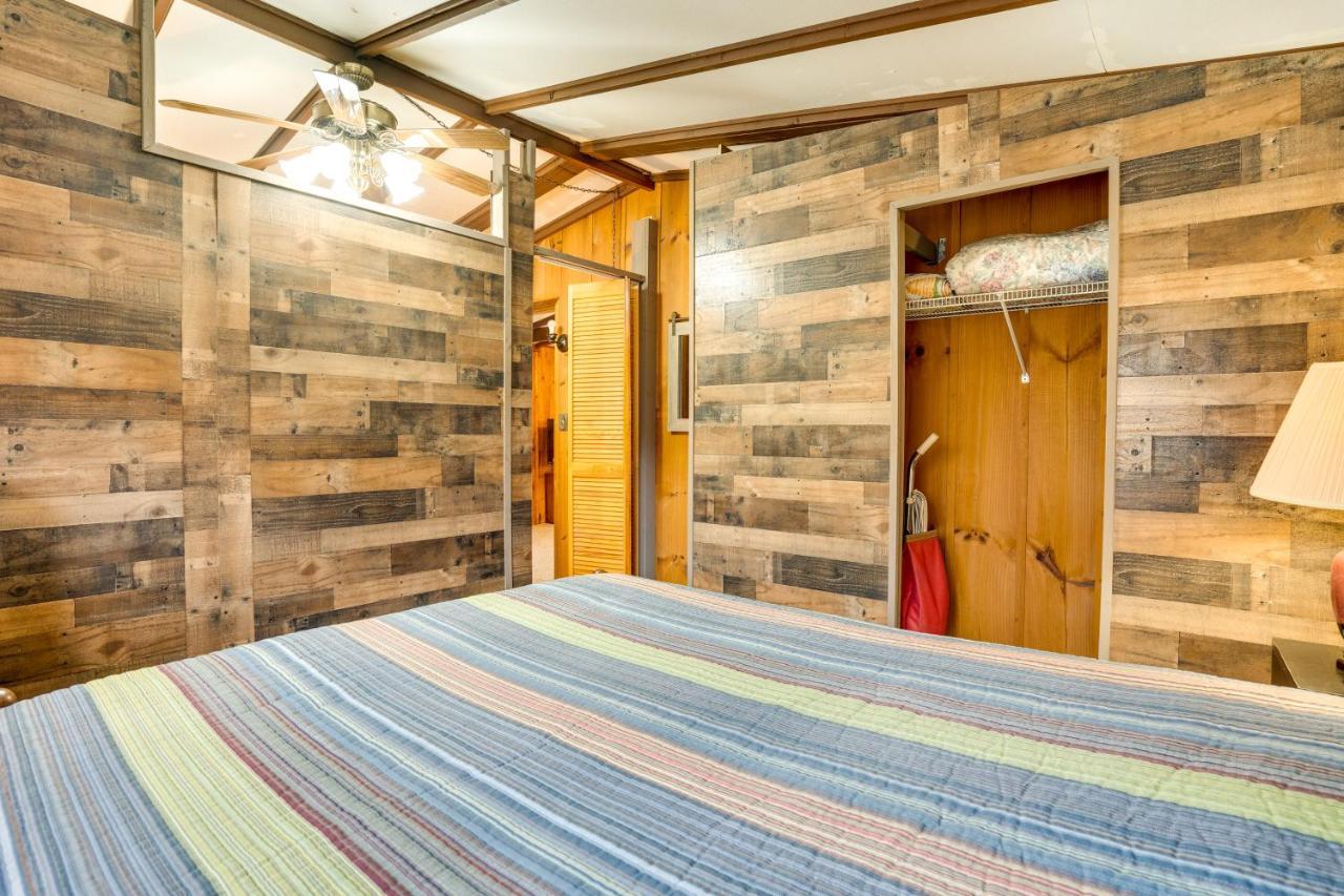 Peaceful Warne Cabin Fenced Yard And Screened Porch Brasstown ภายนอก รูปภาพ