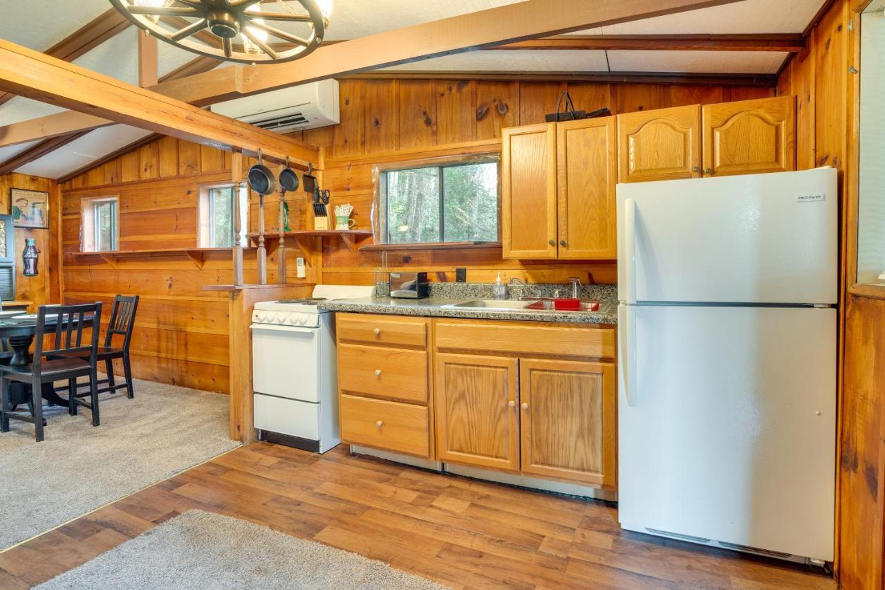 Peaceful Warne Cabin Fenced Yard And Screened Porch Brasstown ภายนอก รูปภาพ